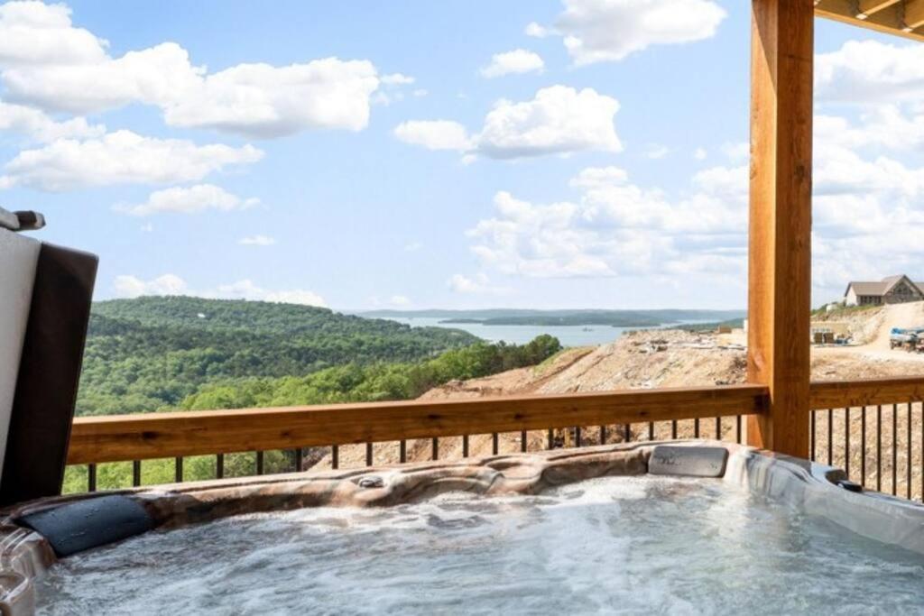 The Lake Fish-Amazing Views-Sleeps 24-Indoor-Outdoor Pools Branson Exterior foto