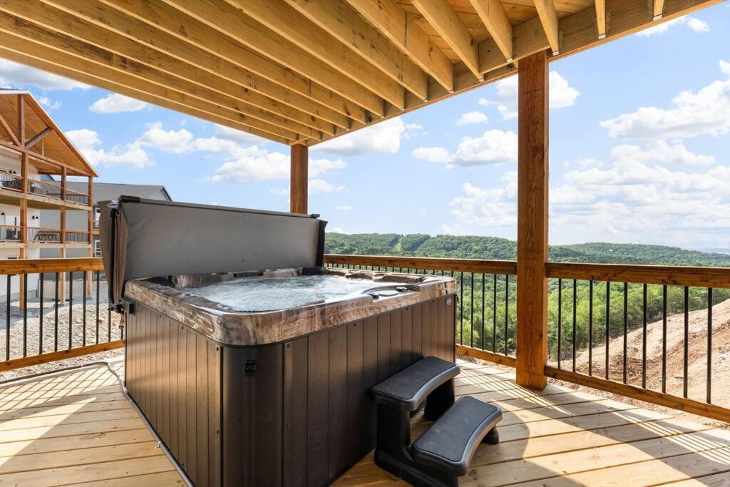 The Lake Fish-Amazing Views-Sleeps 24-Indoor-Outdoor Pools Branson Exterior foto